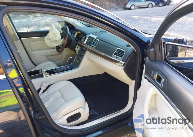 1LNHM94R79G608070: 42689841