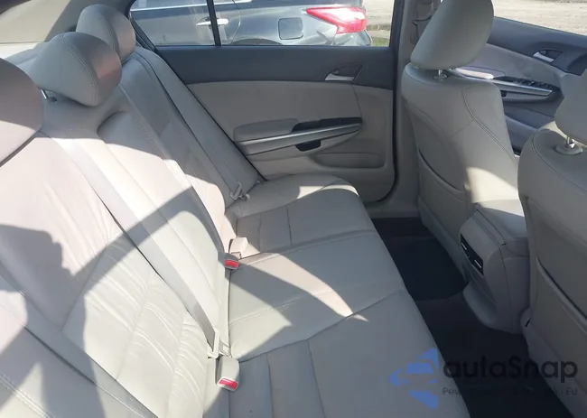 1HGCP2F88AA000102: 42689055