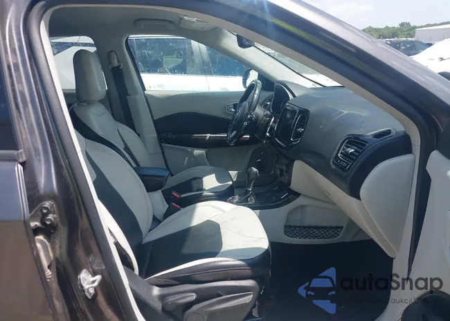 3C4NJDCB2KT852282: 42690572