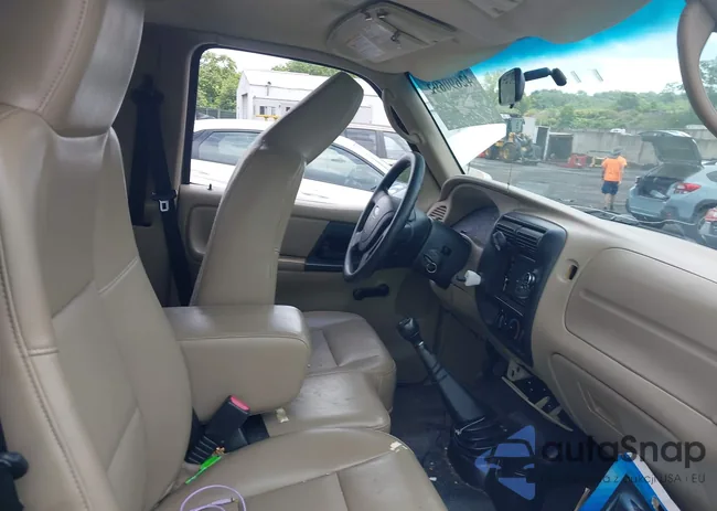 1FTYR10D34PA80196: 42690692