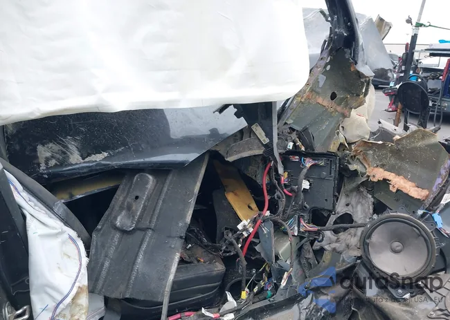 5YJ3E1EA3RF738802: 42691233