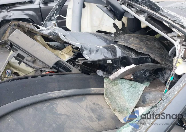 5YJ3E1EA3RF738802: 42691233