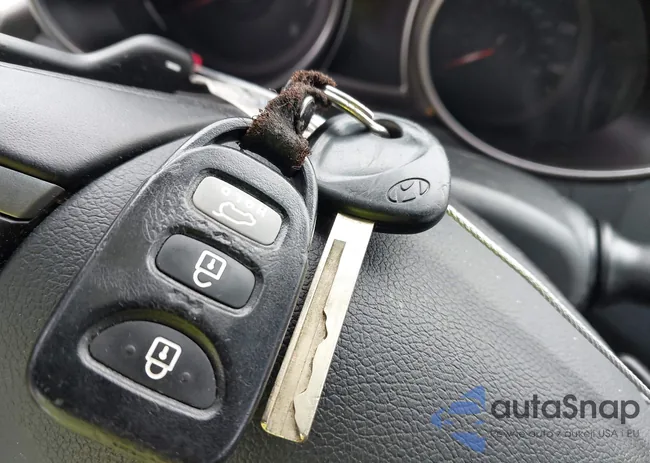 KMHTC6AD7HU304774: 42693195