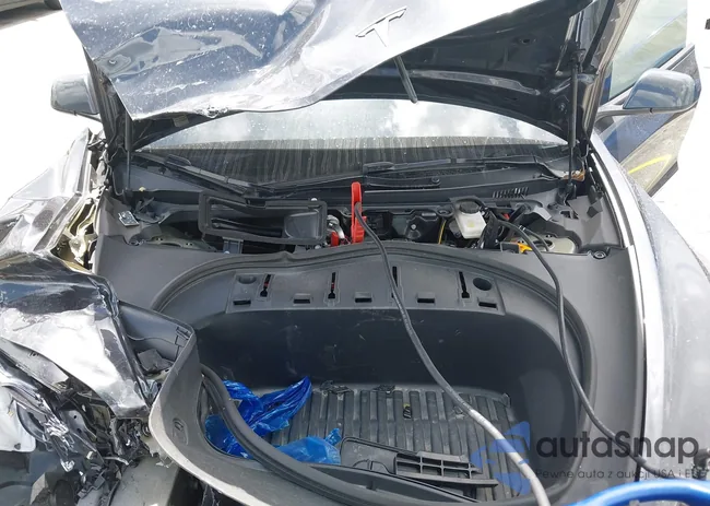 5YJ3E1EA7RF738284: 42695286