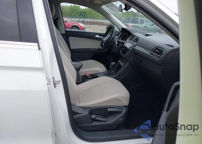 3VV3B7AX4JM003656: 42695320