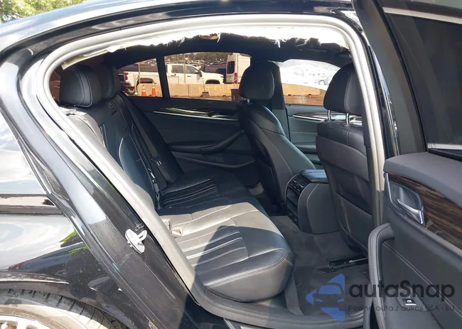 WBAJA7C51KWC77807: 42695407