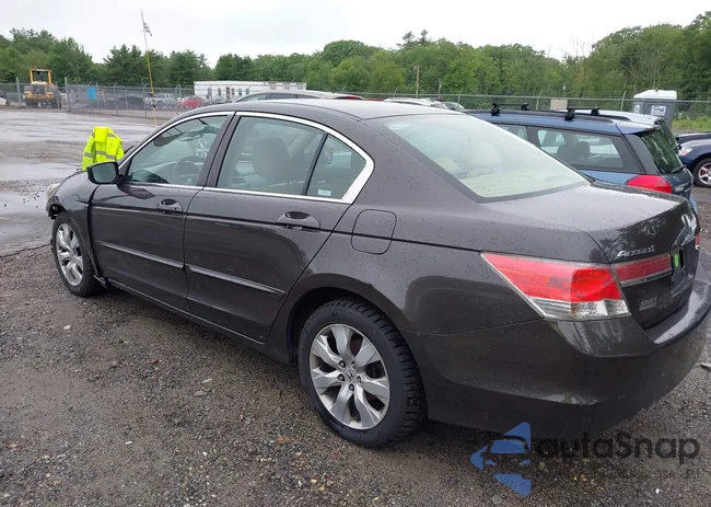 1HGCP2F32BA015300: 42695008