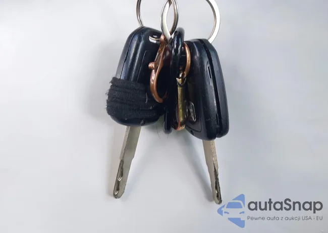 1HGCR2F50DA058497: 42696928