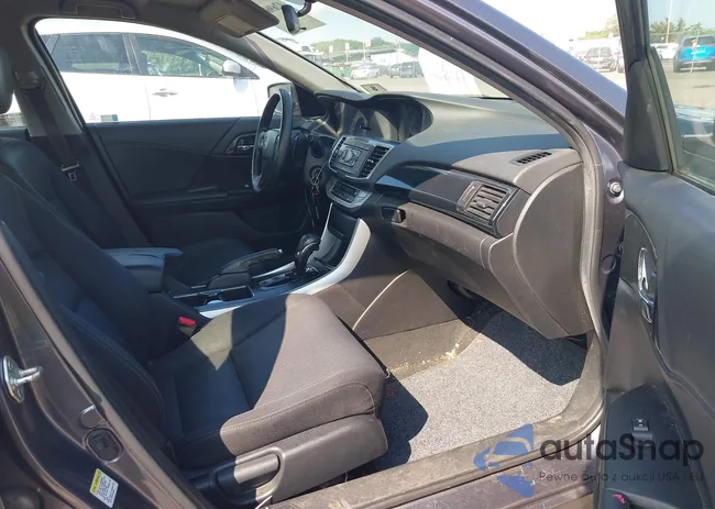 1HGCR2F50DA058497: 42696928