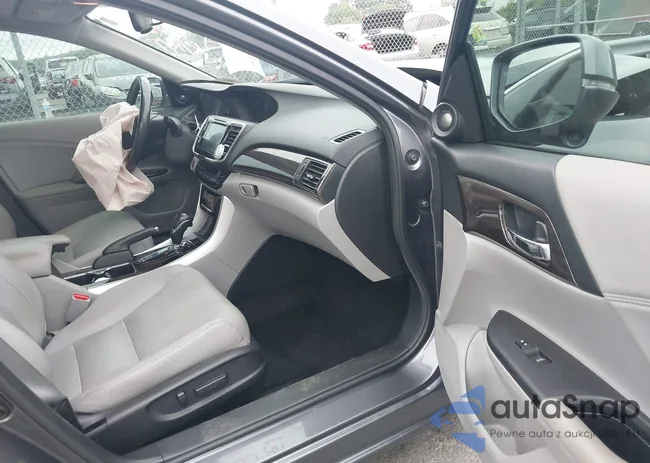 1HGCR2F8XHA067661: 42696930