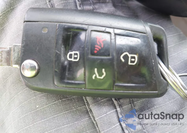 3VW117AU2HM071637: 42698581