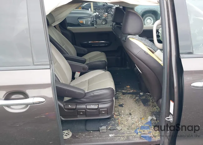 KNDME5C13G6141933: 42698799