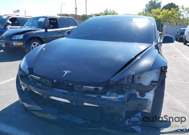 5YJ3E1EB8RF848995: 42699393