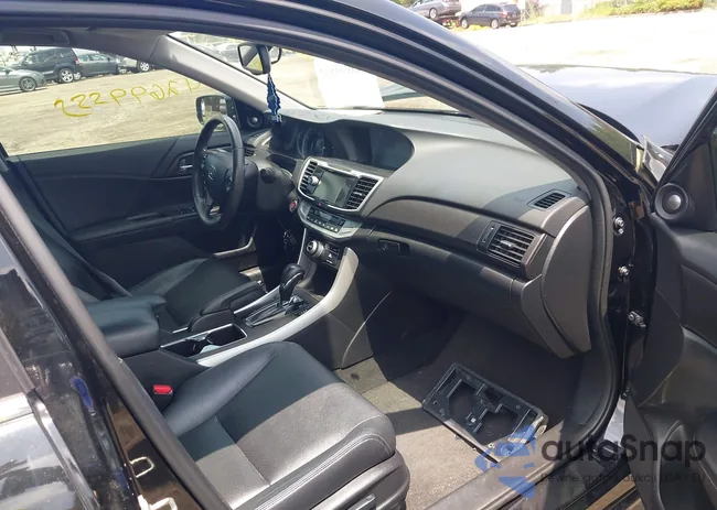 1HGCR2F83FA004009: 42699555