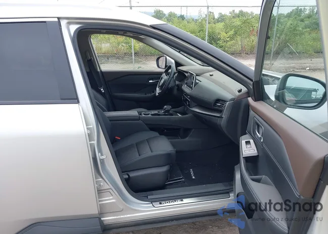 JN8BT3BB0PW354886: 42699848