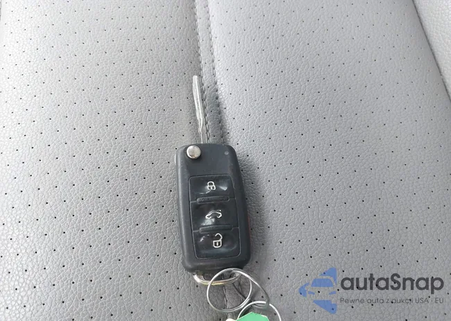 3VW637AJ3DM309706: 42700628