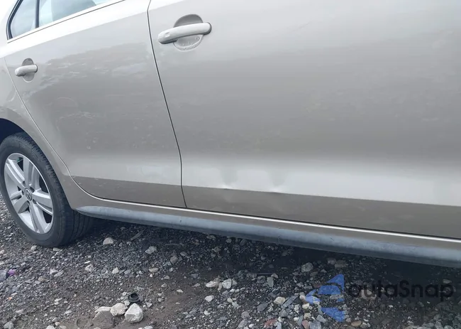 3VW637AJ3DM309706: 42700628