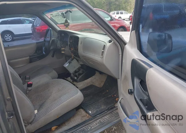 1FTYR14U6WTA17808: 42699937