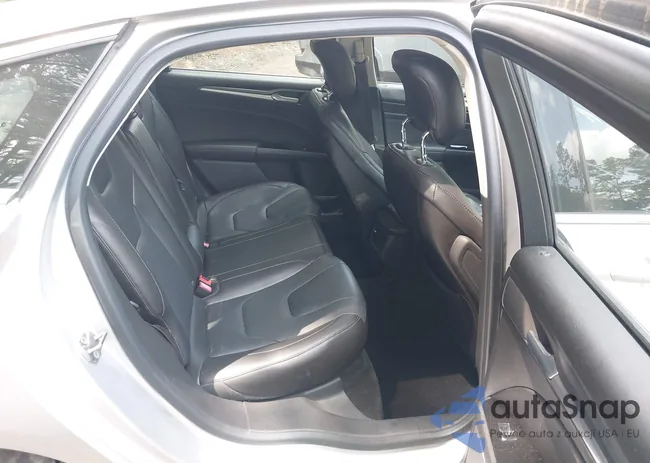 3FA6P0RU2DR302347: 42700228