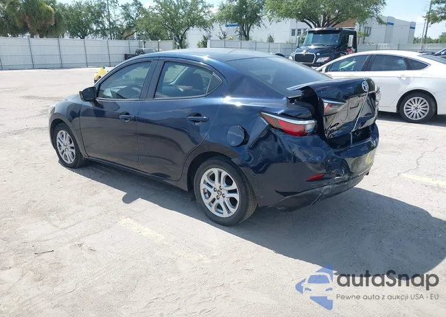 3MYDLBYV0JY303616: 42700927