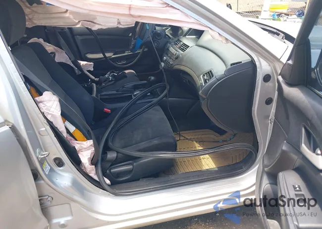 1HGCP2F37AA100180: 42702415