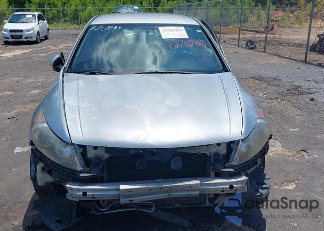 1HGCP2F37AA100180: 42702415