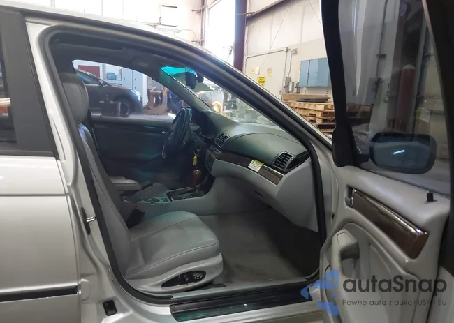 WBAAV33411FU82768: 42702844