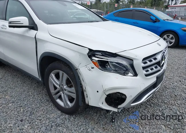 WDCTG4GB2KJ588840: 42703588