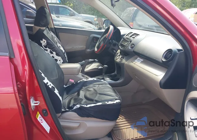 JTMBD31V285134709: 42704258