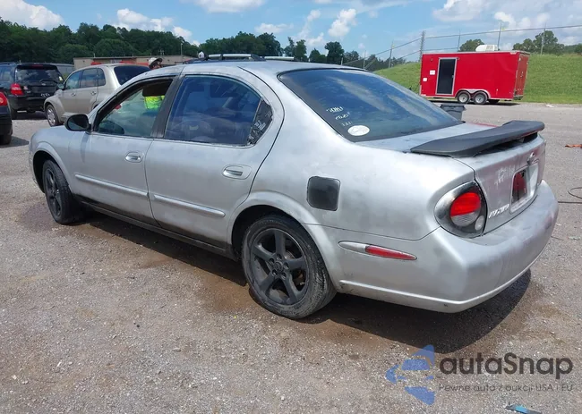 JN1CA31D9YT708225: 42704455