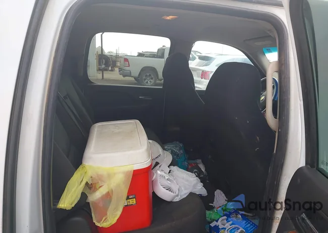 1GNUKHE36AR290780: 42704639