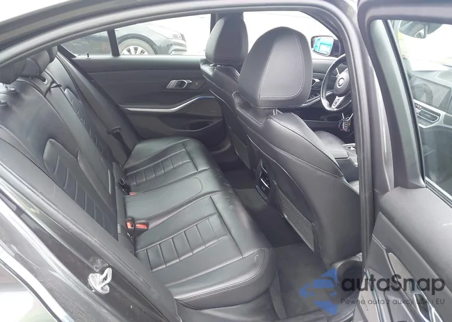 3MW5R7J09M8B91381: 42704642