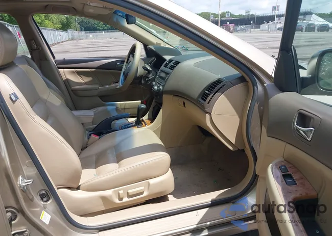 1HGCM66524A021344: 42704799