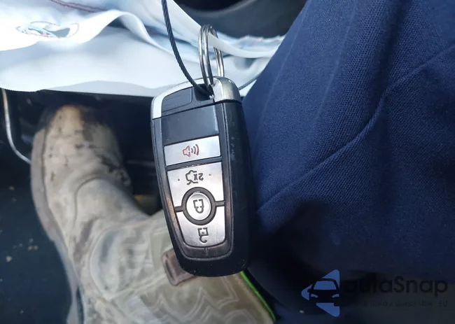 1FA6P8CF7J5127830: 42704890