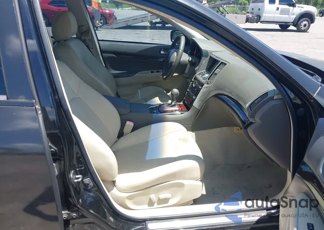 JN1CV6AP6AM404074: 42706227