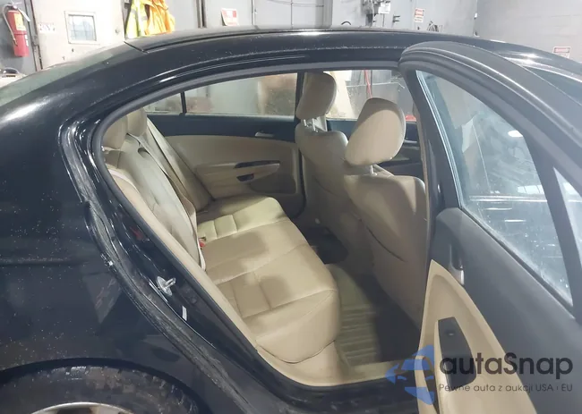 1HGCP2F69CA002944: 42707132