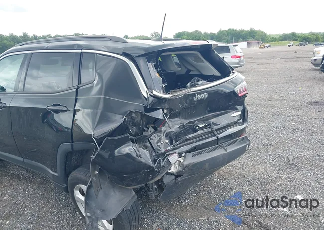 3C4NJDBB1JT392421: 42708673