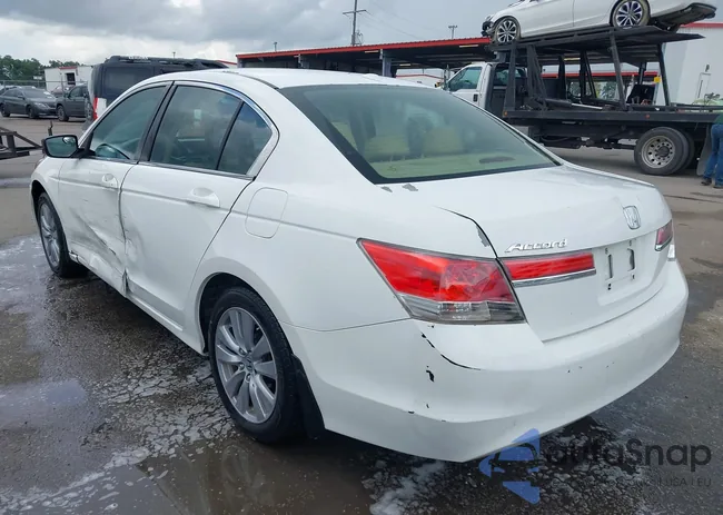 1HGCP2F8XBA003827: 42707832