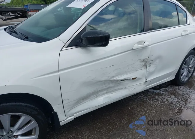 1HGCP2F8XBA003827: 42707832