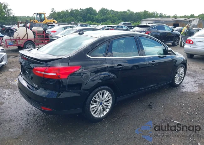 1FADP3J27GL215436: 42709166