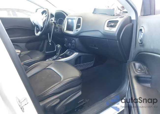 3C4NJCBBXKT855670: 42710527