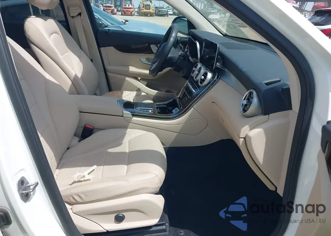 W1N0G8DB5MG000636: 42710556