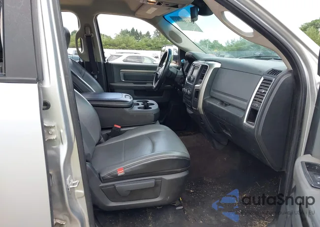 3C6UR5DL0EG177697: 42710603