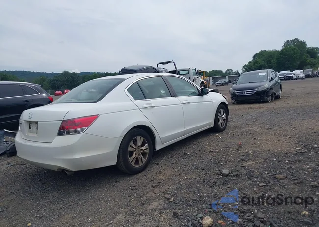 1HGCP2F43AA178352: 42709917