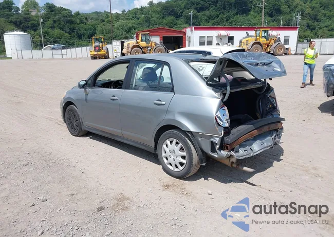 3N1BC11E28L377382: 42710018