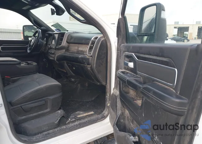 3C6UR5DL2RG303046: 42714602