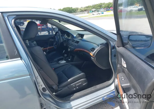 1HGCP3F82BA014374: 42714947