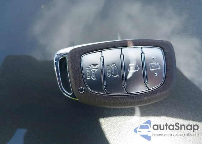 KMHC75LD6MU260773: 42716179