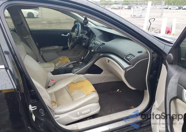 JH4CU2F63BC002088: 42718394