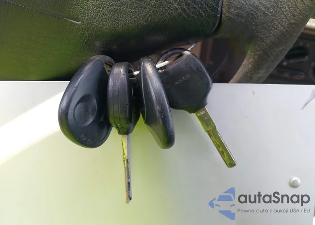 YS3DD55B6V2048894: 42718623